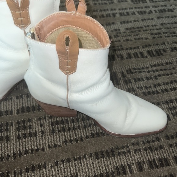 Heeled booties - Picture 3 of 7
